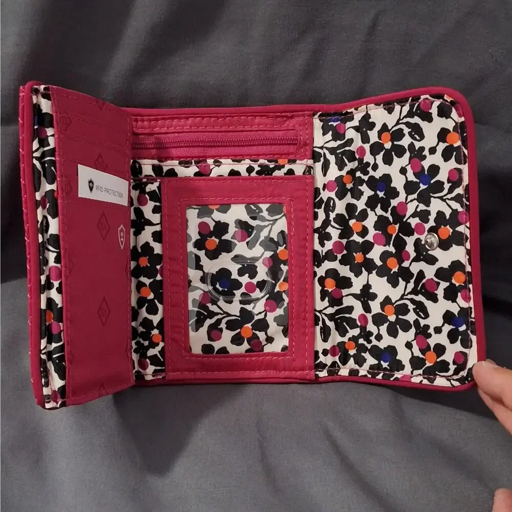 NWT Vera Bradley Iconic RFID Riley Compact Wallet - Passion Pink - Picture 3 of 8